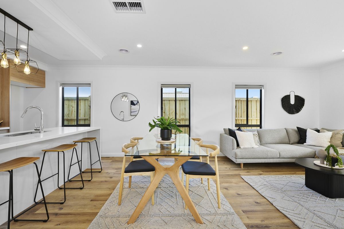 165 Rix Road - Officer Living
