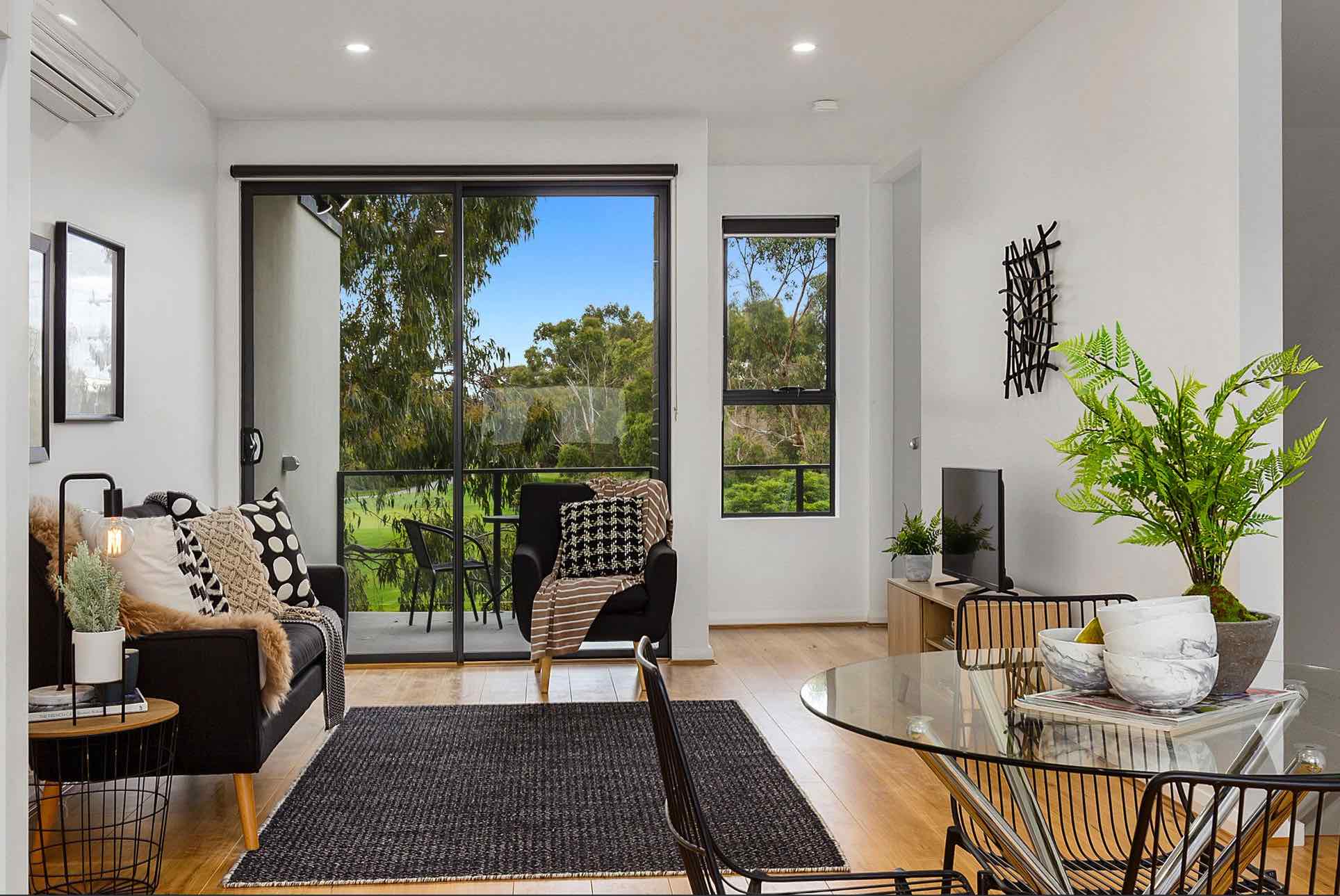 256-258 Wantirna Road, Wantirna Living 2