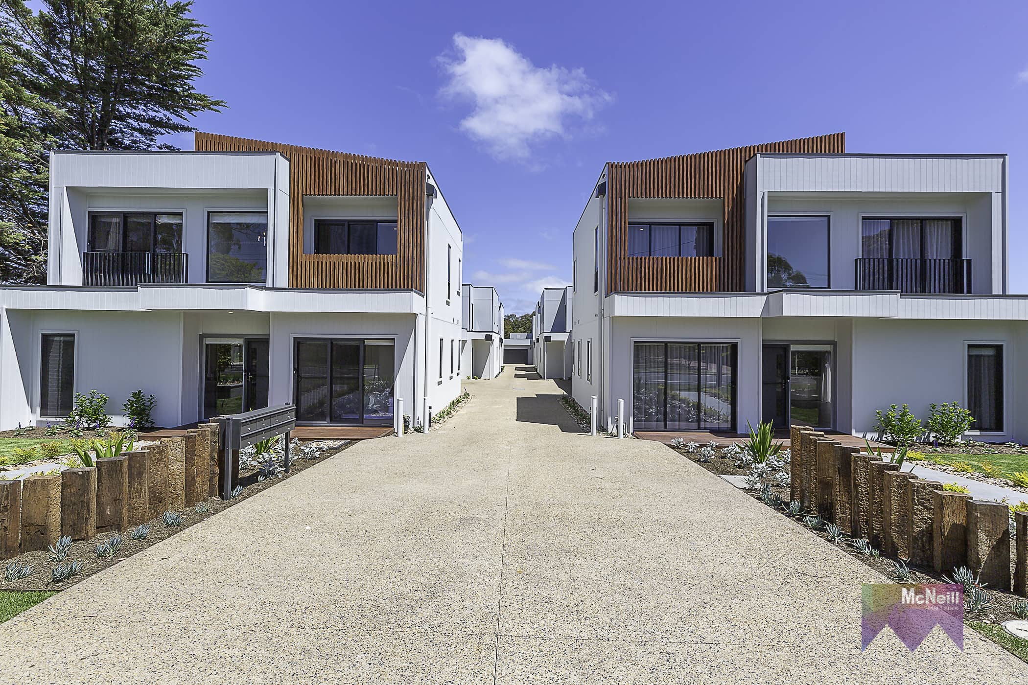 266 Jetty Road - Rosebud Streetscape