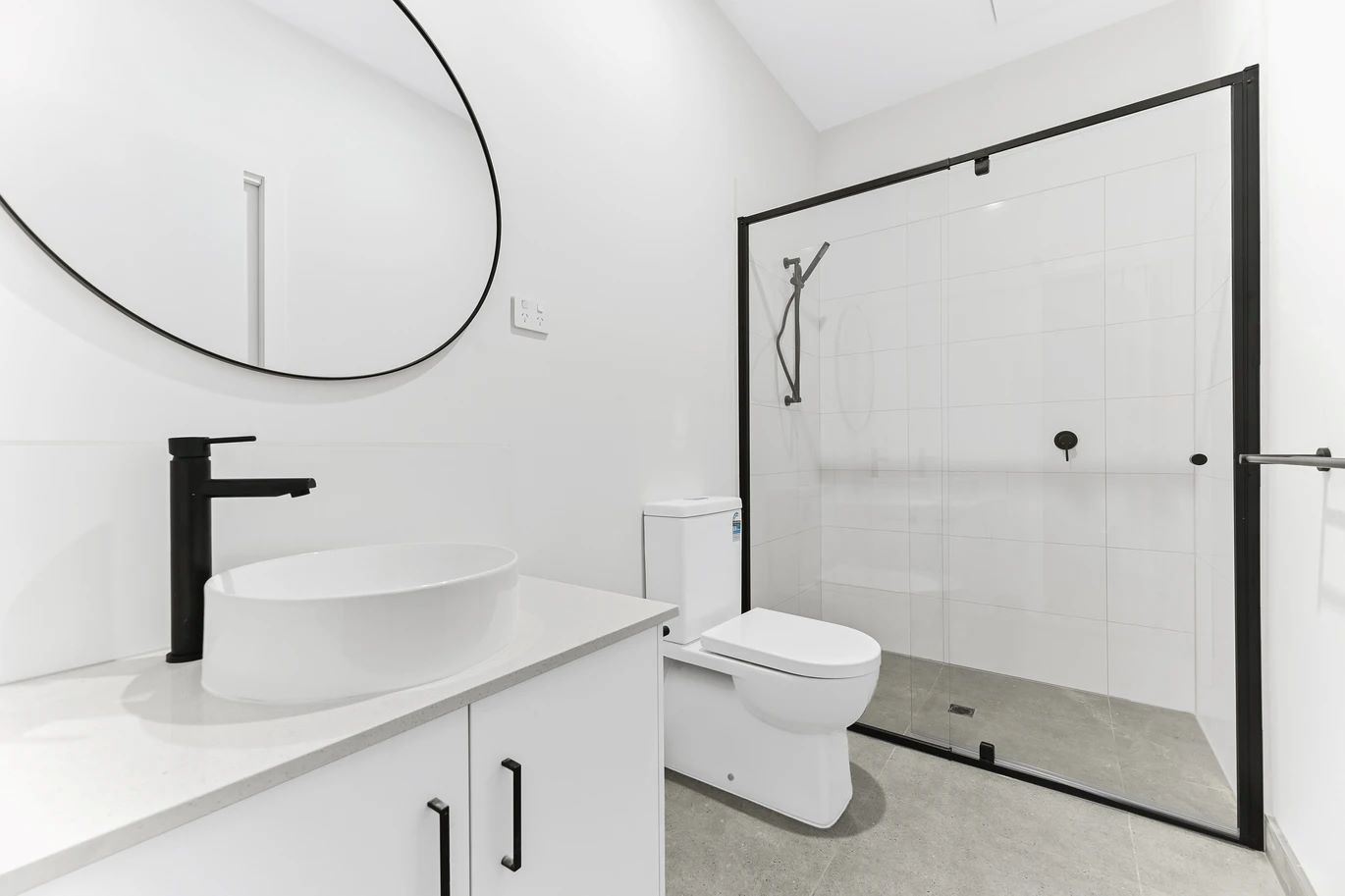 30-32 Lyall Street - Cranbourne Bathroom
