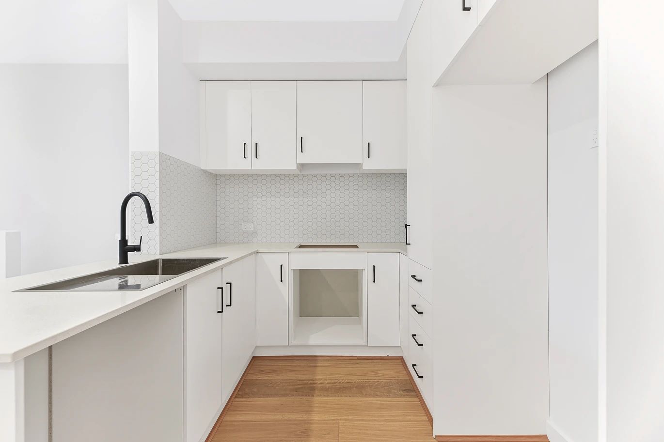 30-32 Lyall Street - Cranbourne Kitchen
