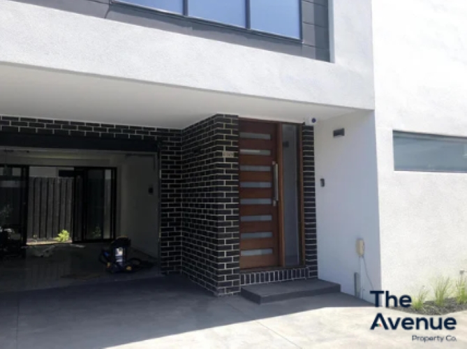 32 Charming Street - Hampton East