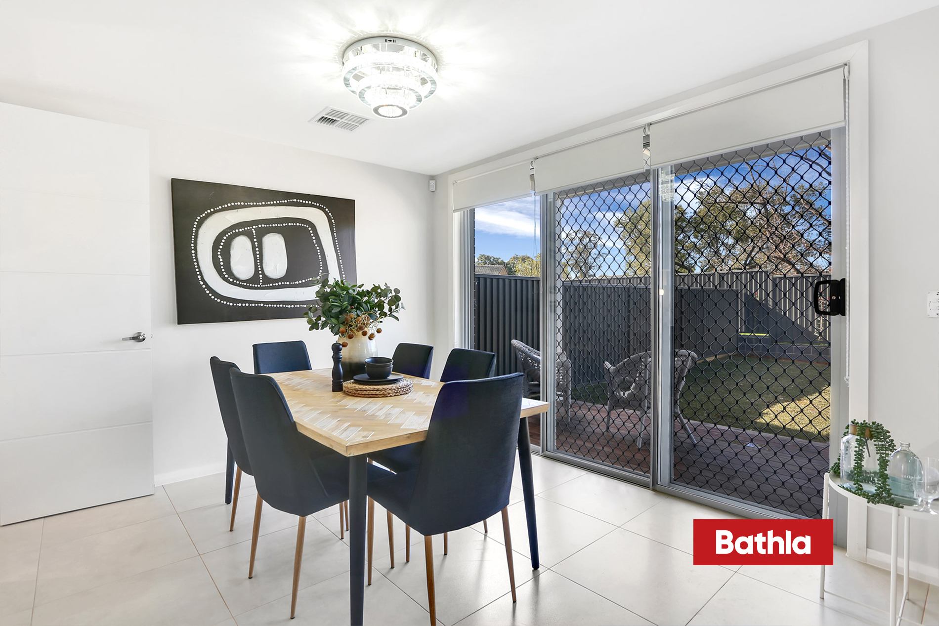 335 Quakers Road - Nirimba Fields Dinningroom 3