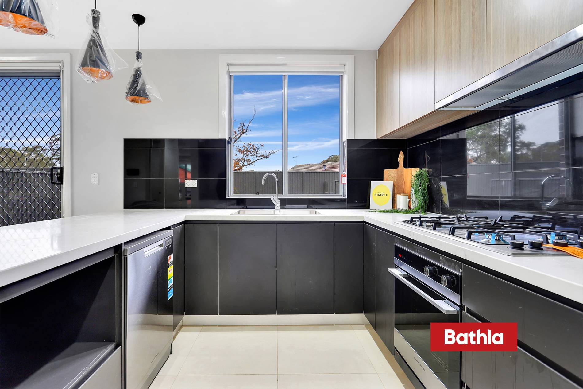 335 Quakers Road - Nirimba Fields Kitchen 1