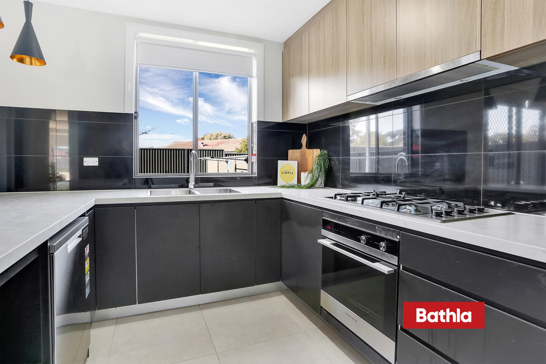 335 Quakers Road - Nirimba Fields Kitchen 3