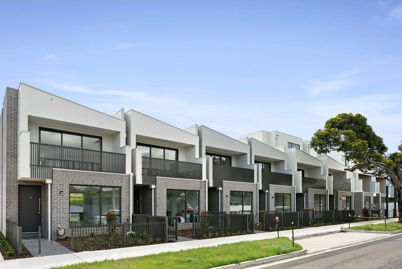 82 New St - South Kingsville External