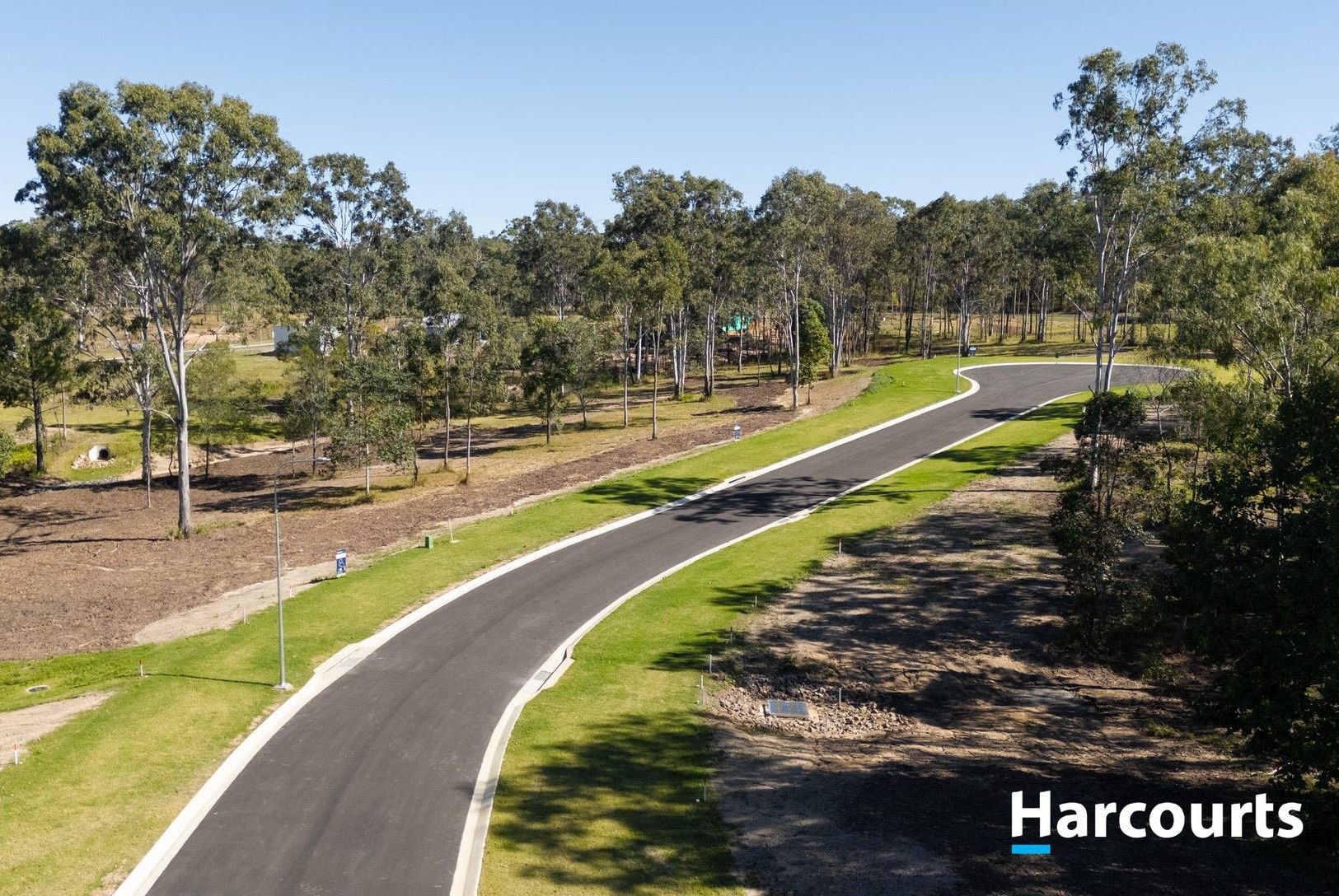 Apple Tree Grove Estate - Apple Tree Creek Streetscape