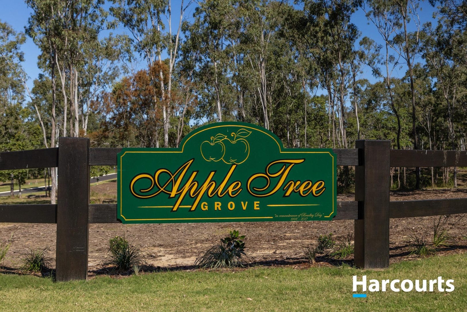 Apple Tree Grove Estate - Apple Tree Creek Streetscape