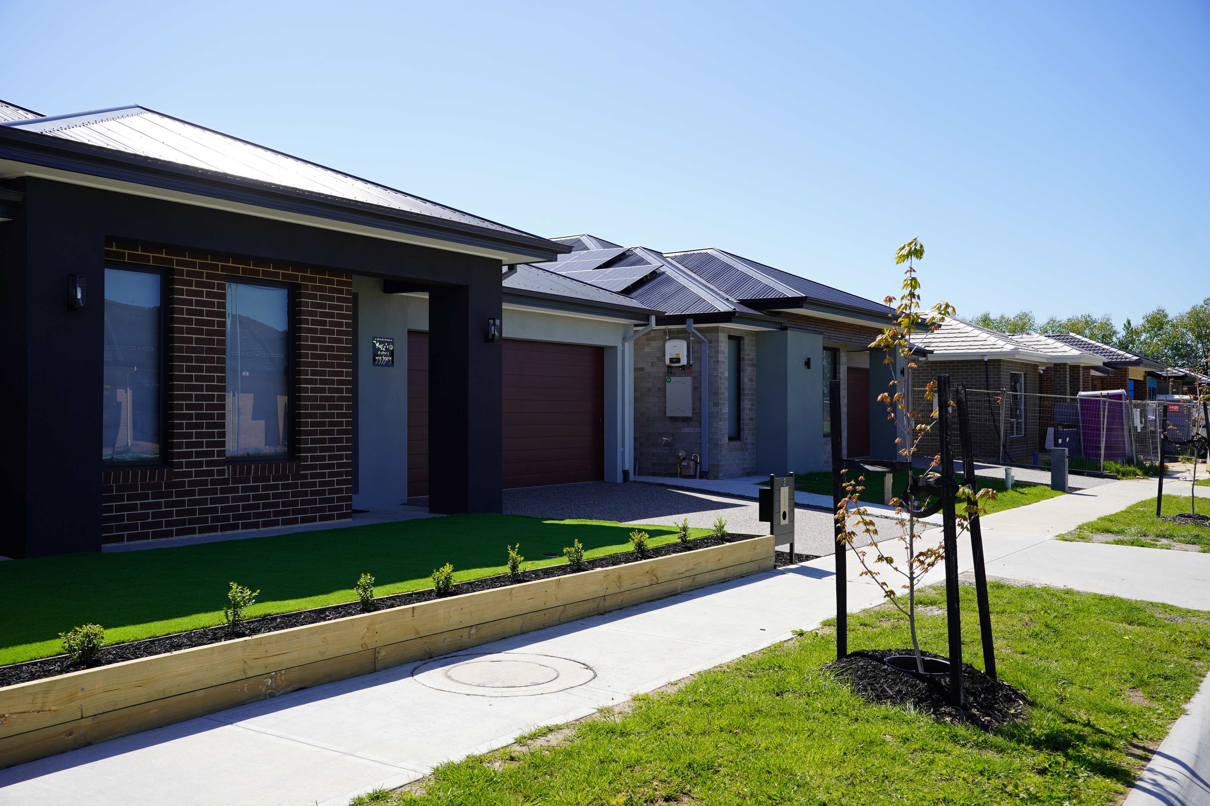 Banyan Place Estate - Offi Streetscape