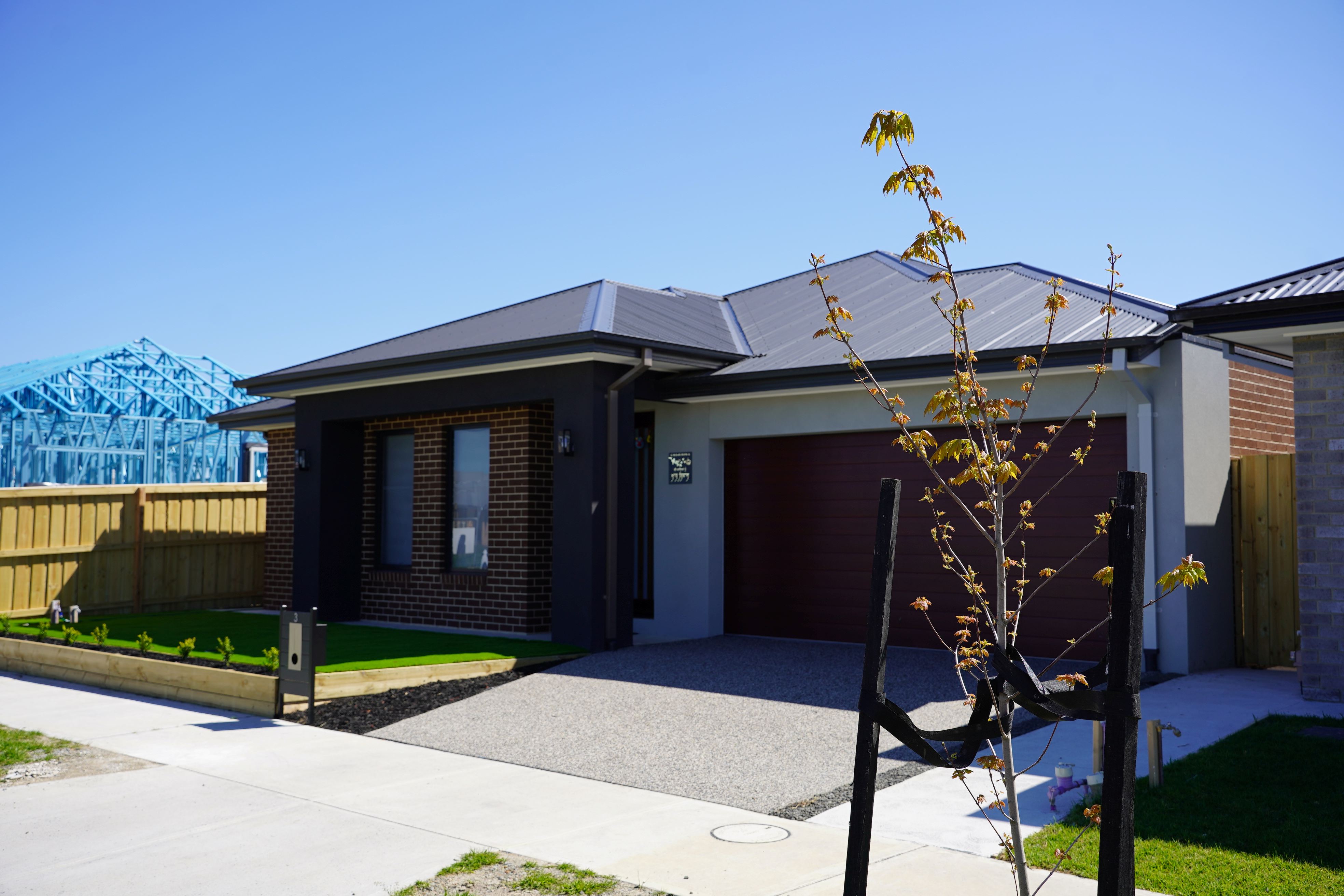 Banyan Place Estate - Offi Streetscape