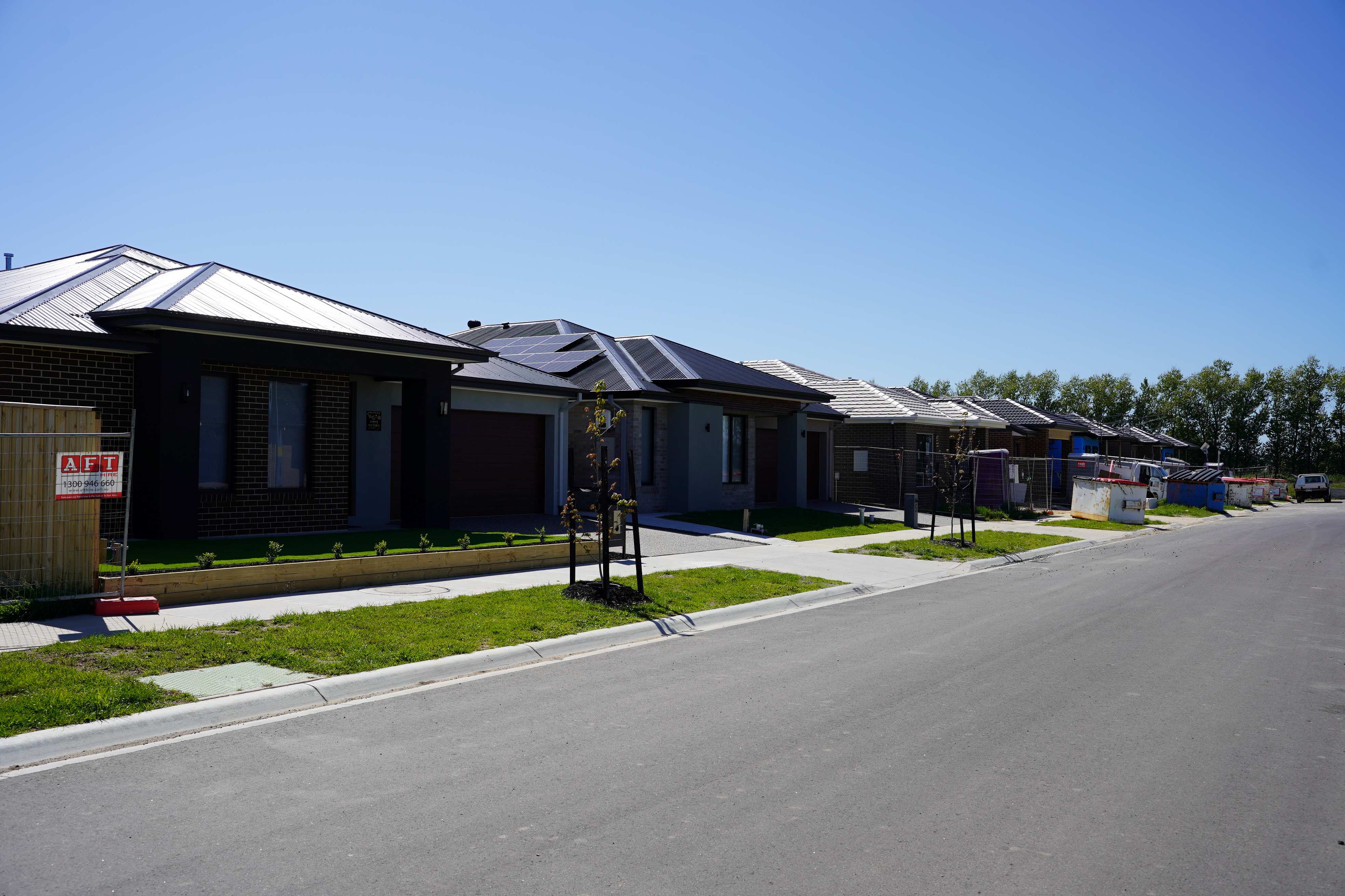 Banyan Place Estate - Offi Streetscape