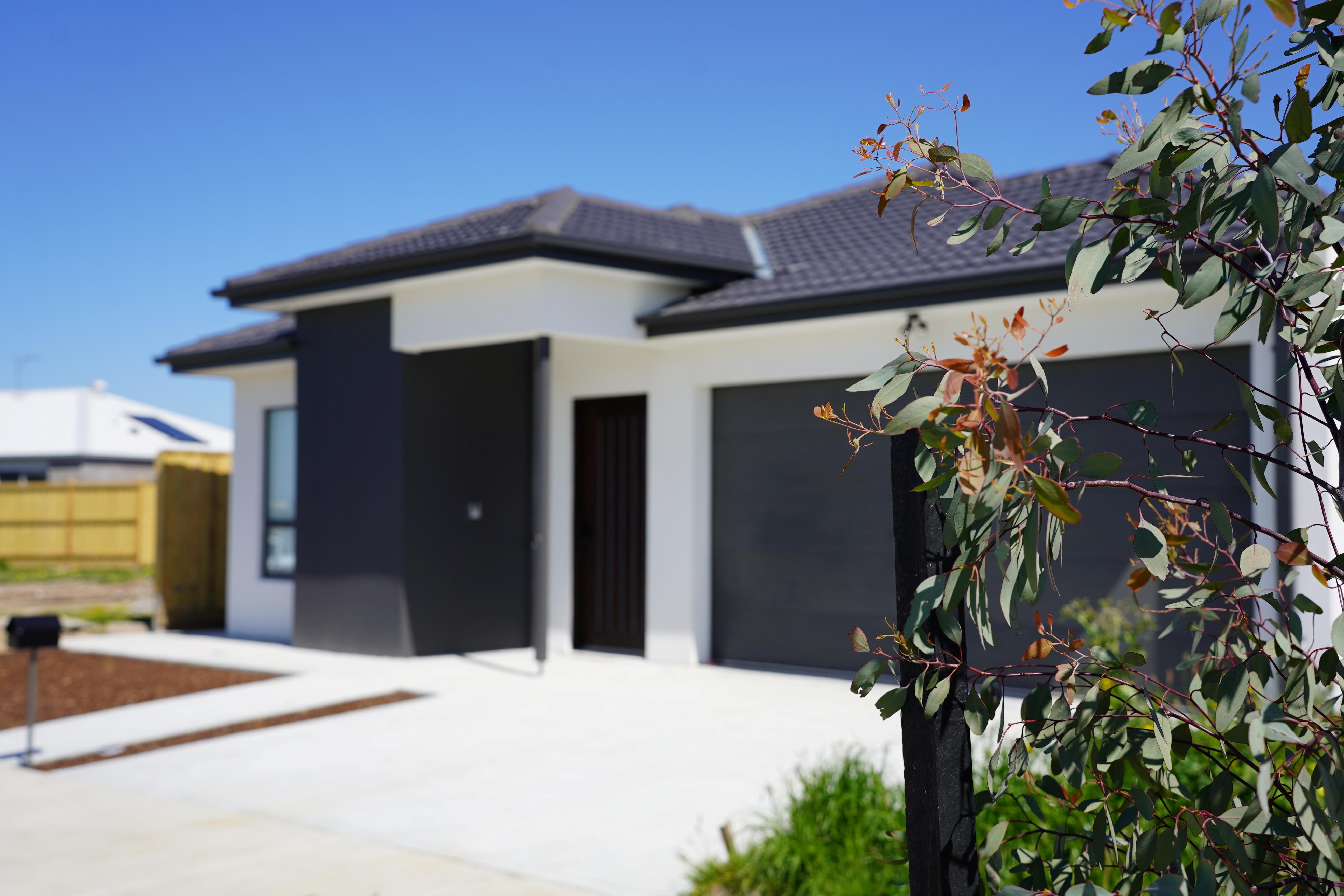 Banyan Place Estate - Offi Streetscape