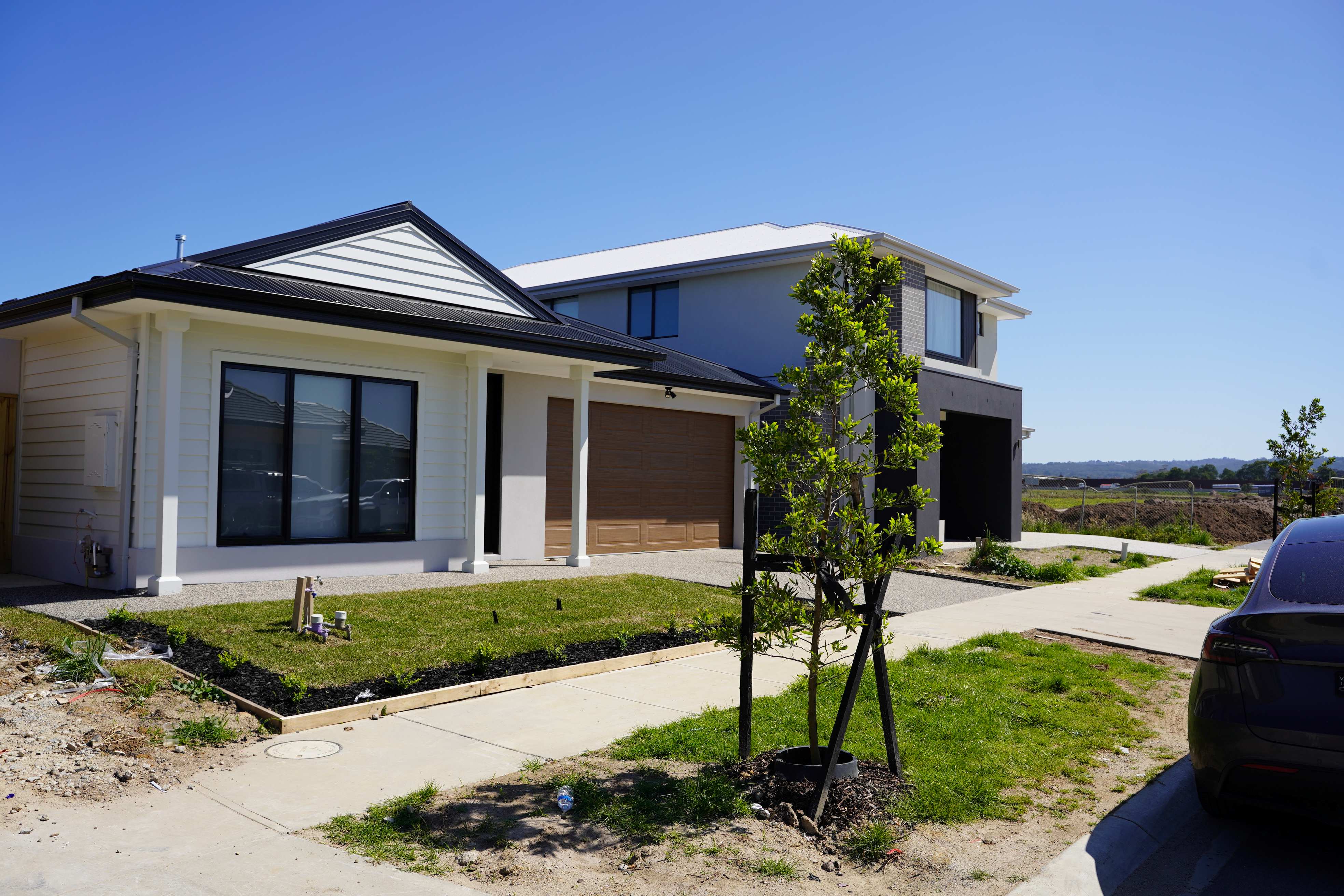 Banyan Place Estate - Officer Streetscape