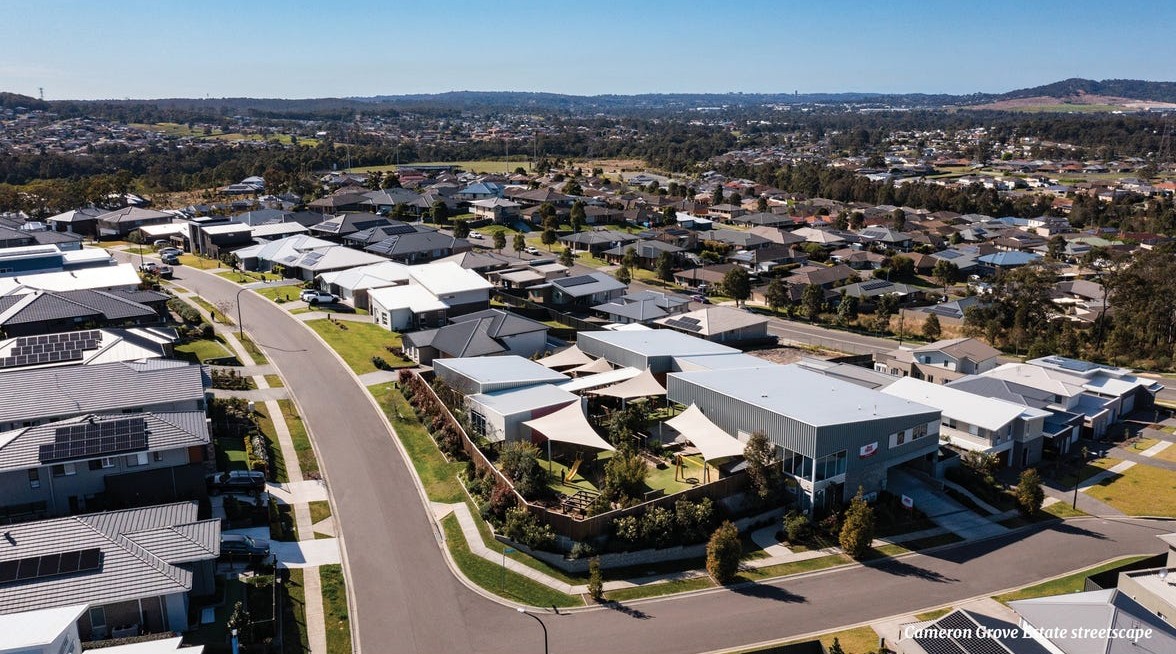 Cameron Grove Estate - Cameron Park Streetscape