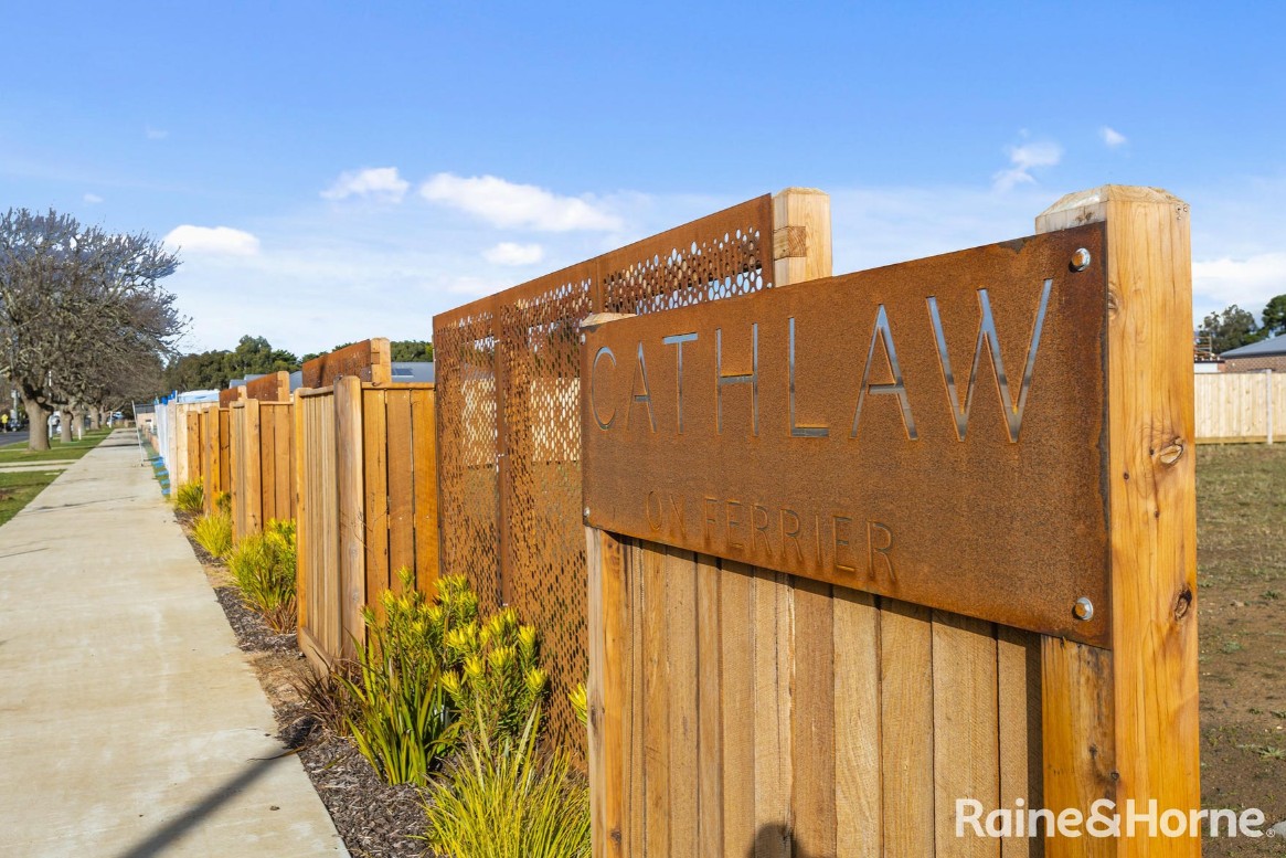 Cathlaw on Ferrier Estate - New Gisborne Streetscape