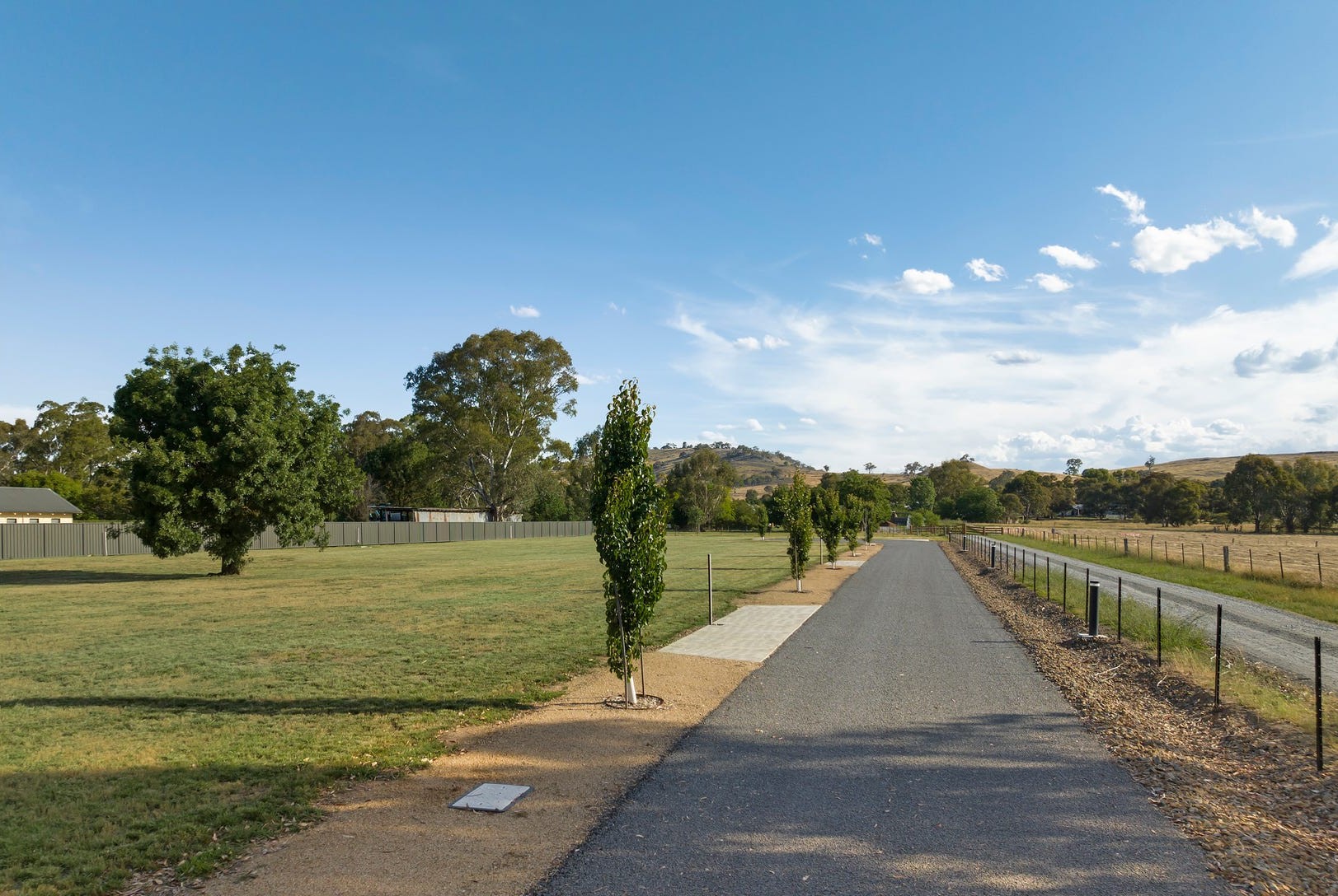 Cockatoo Court - Mansfield Streetscape