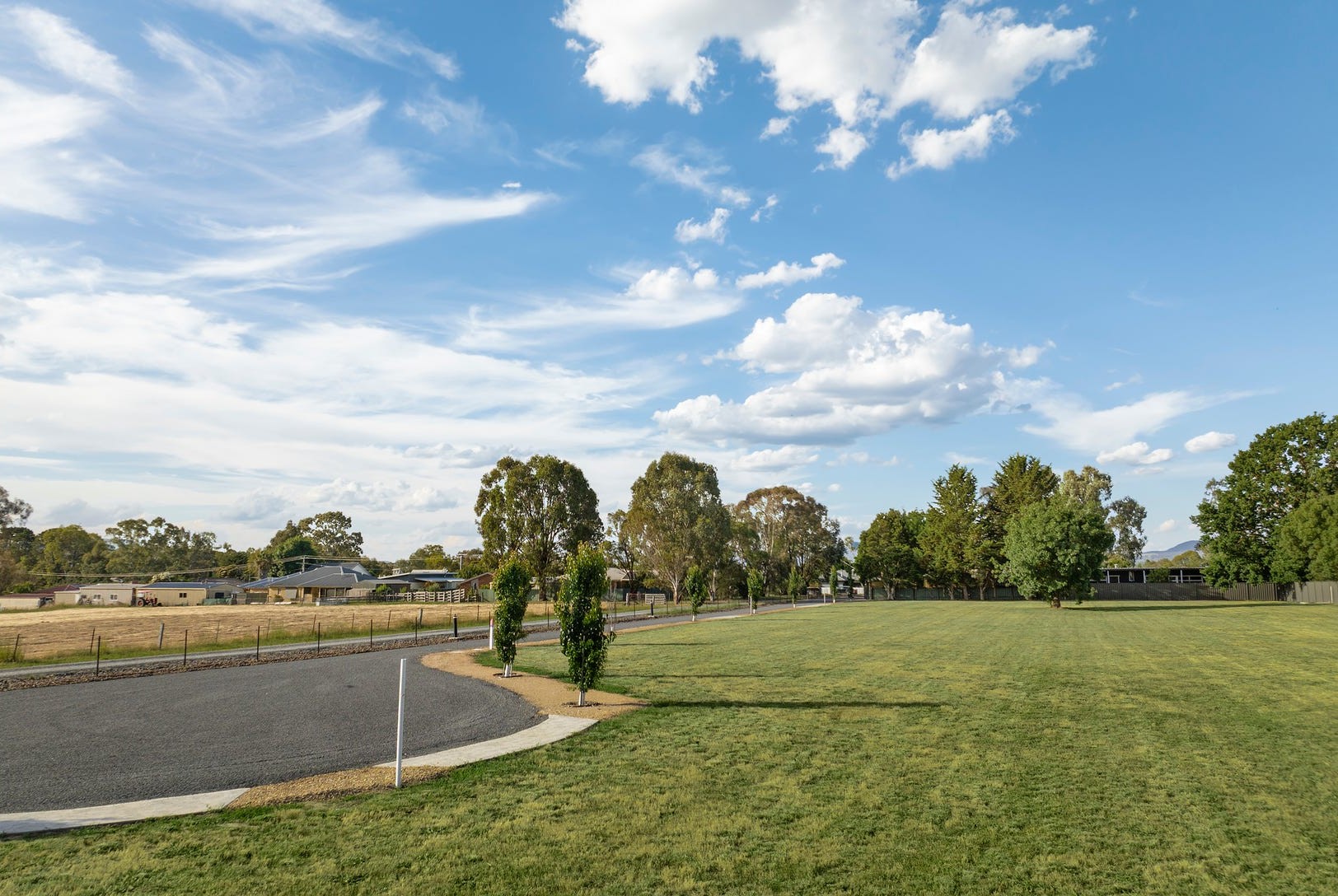 Cockatoo Court - Mansfield Streetscape