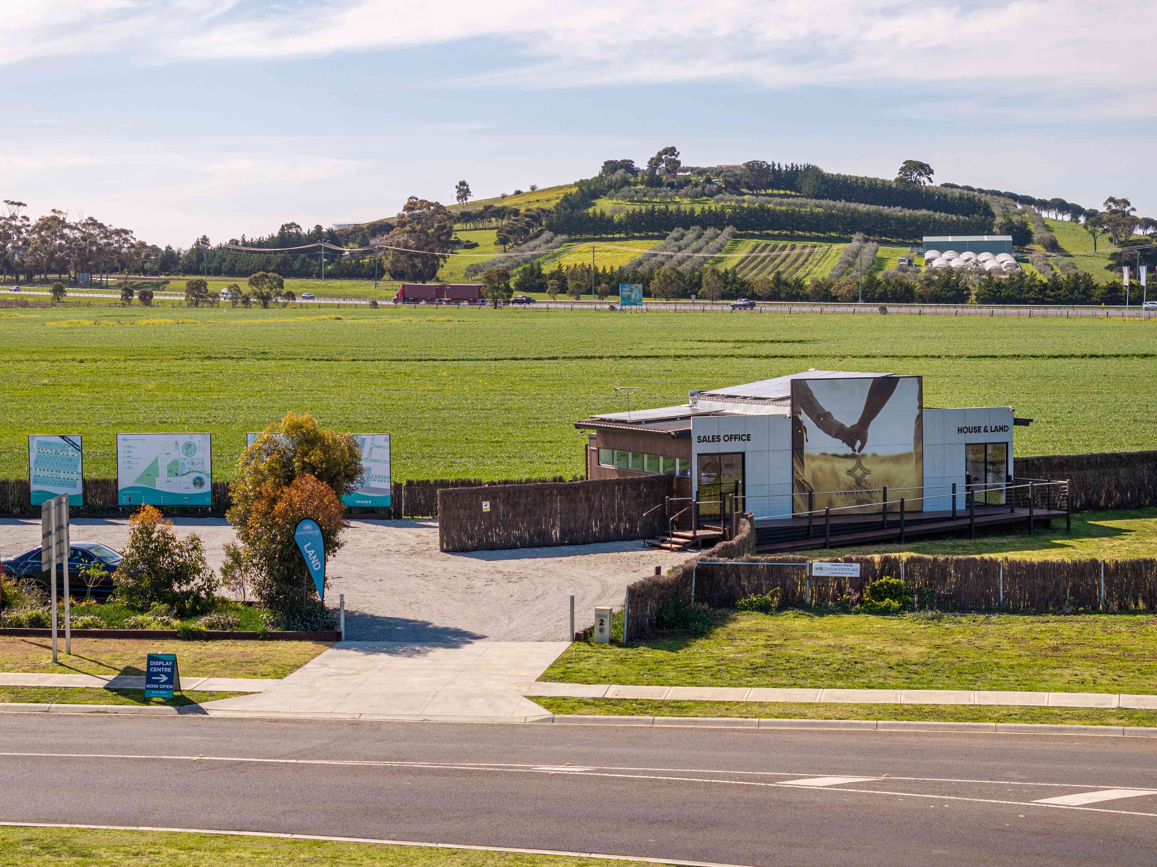Davis Vineyard Estate - Diggers Rest Streetscape
