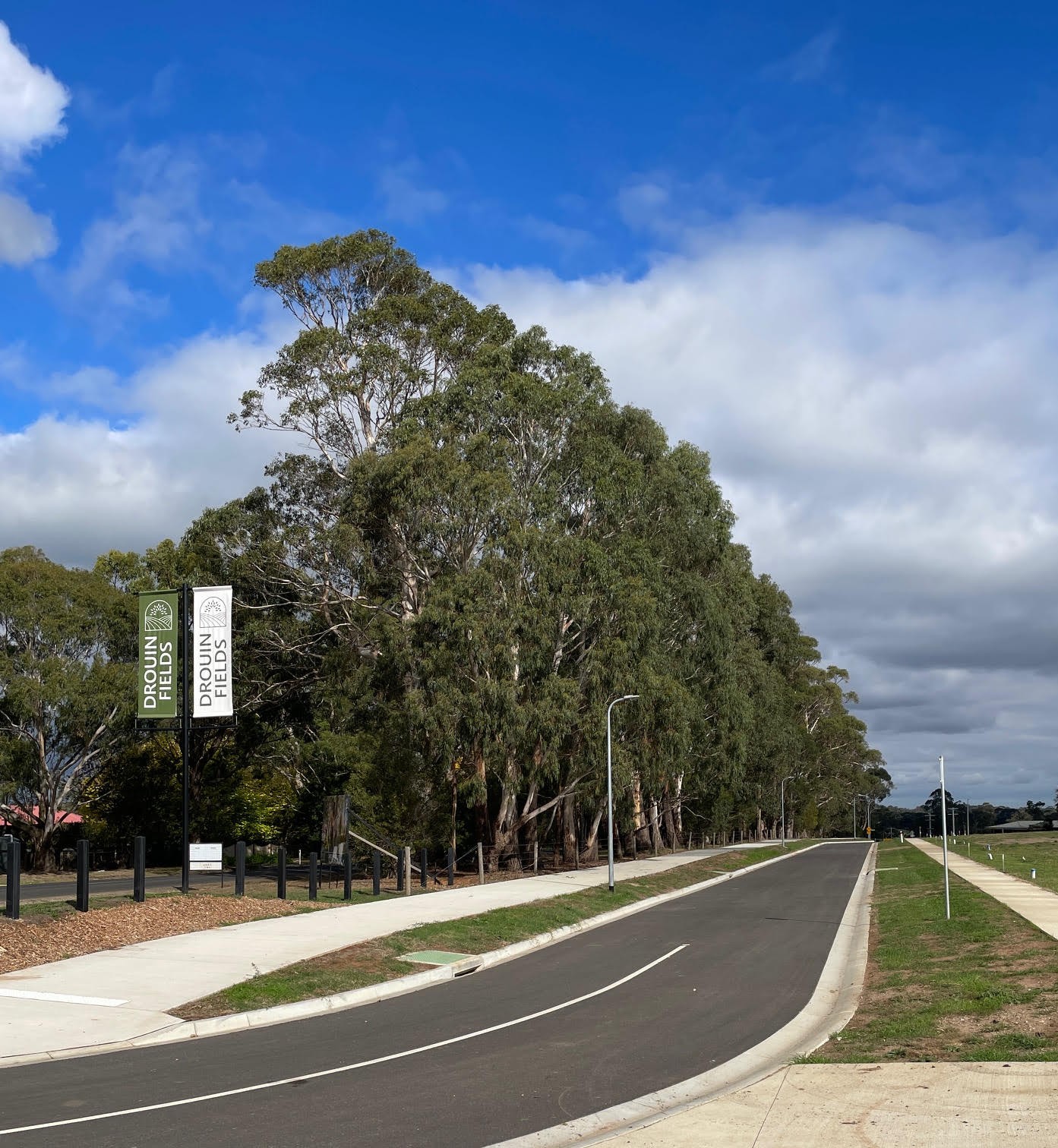 Drouin Fields Estate - Drouin Streetscape