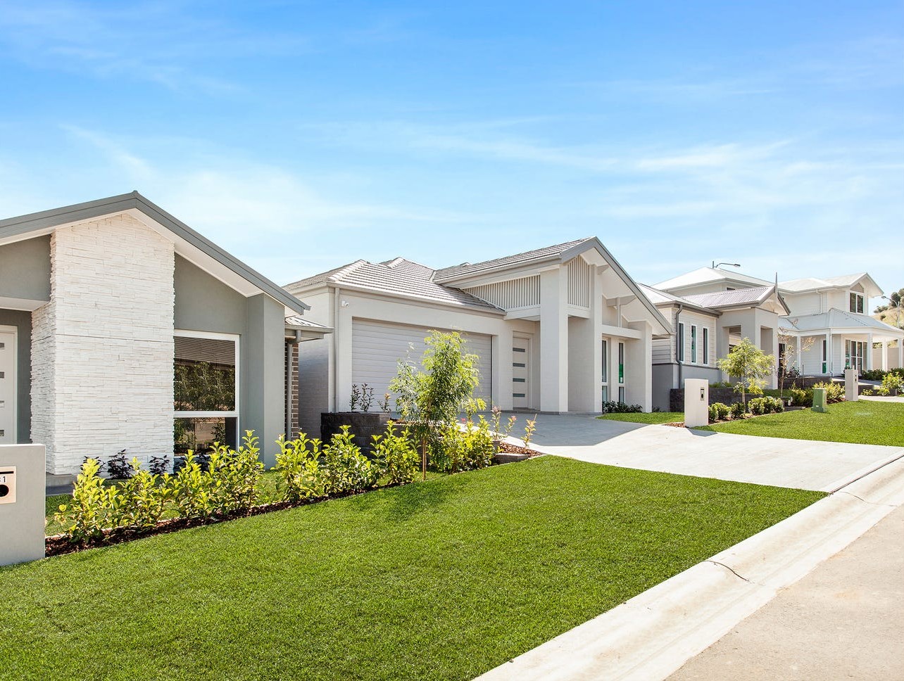 Evergreen Estate - Spring Farm Streetscape