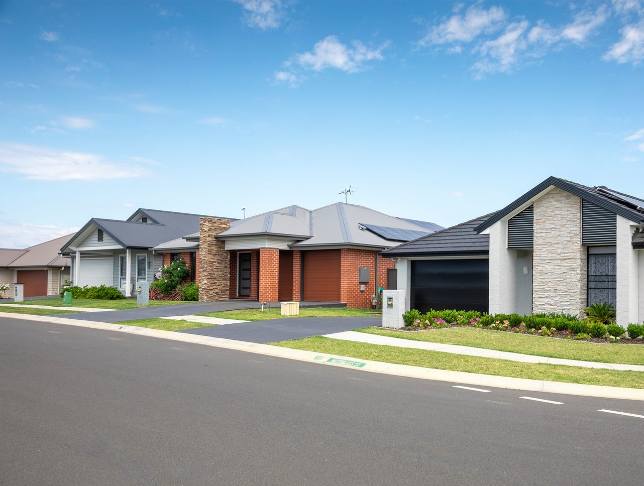 Evergreen Estate - Spring Farm Streetscape