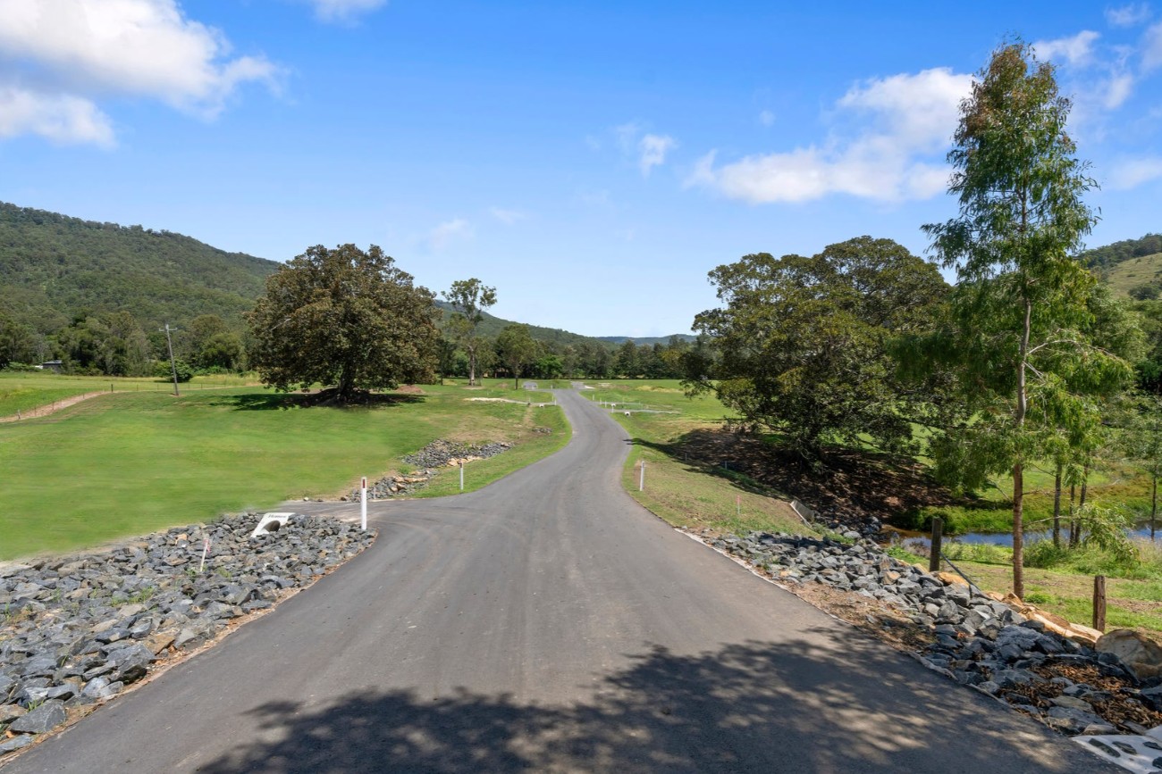 Fig Tree Acres Estate - Canungra Streetscape