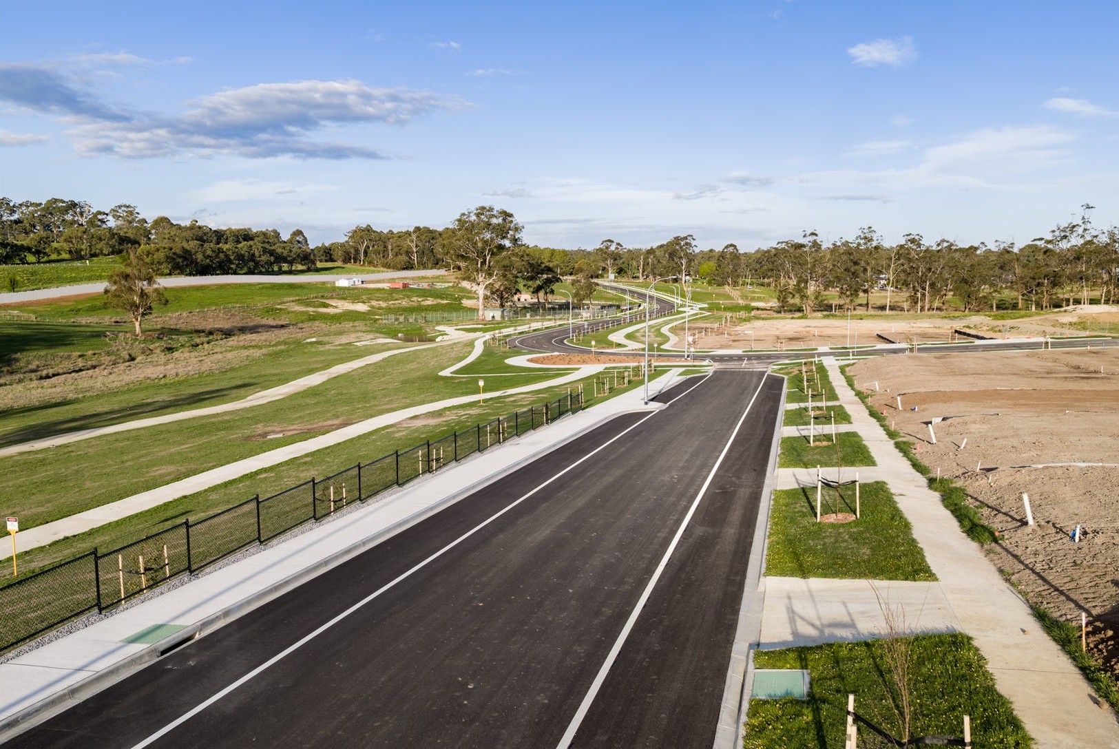 Hamilton Heights Estate - Drouin Streetscape