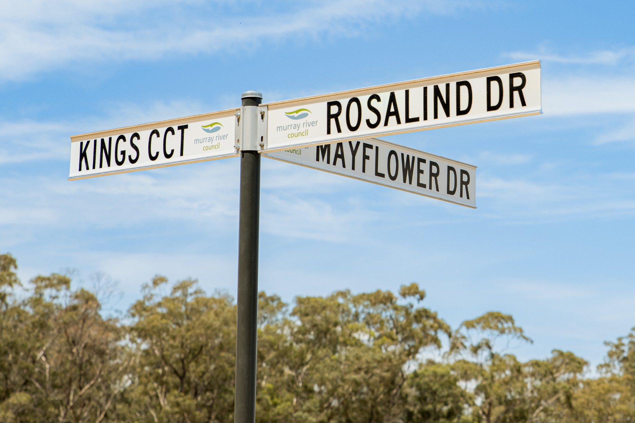 Maidens Green Estate - Moam Streetscape