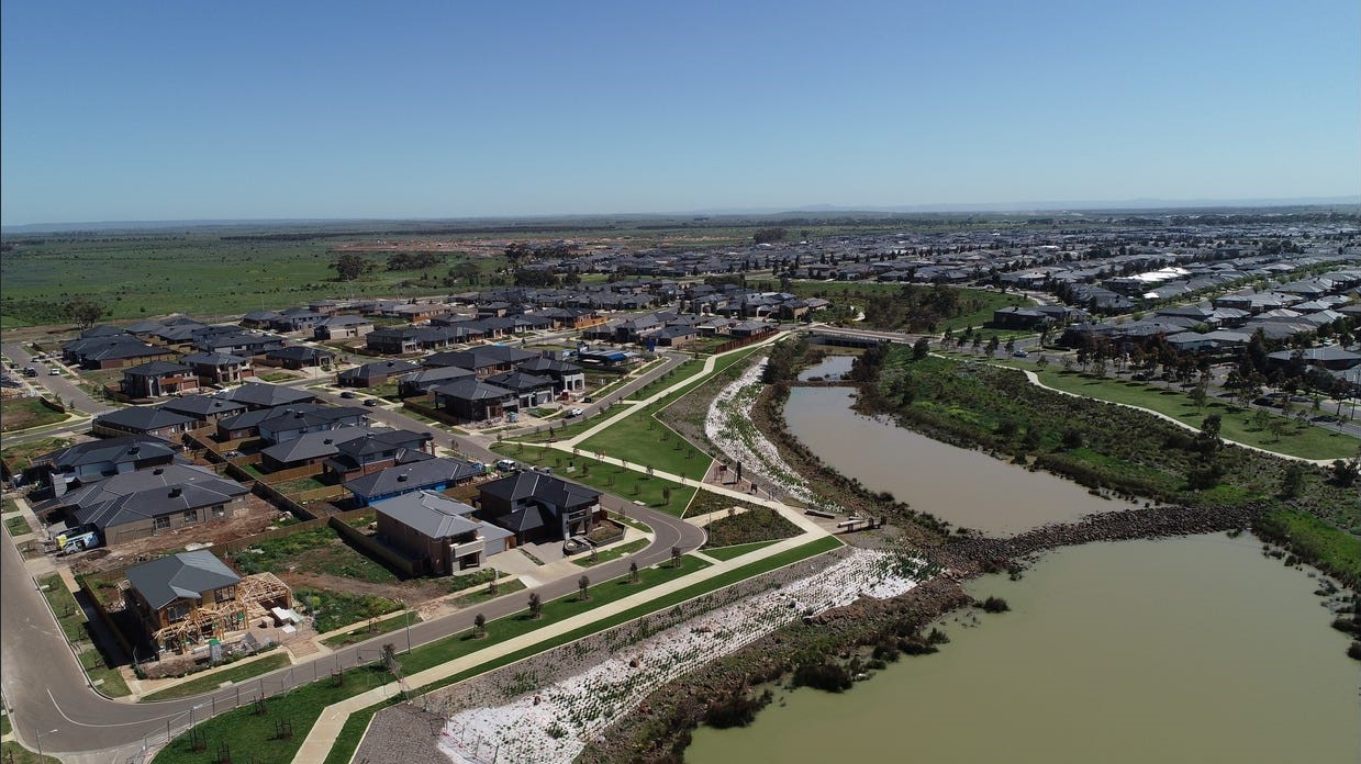 Manor Lakes Estate - Manor Lakes 