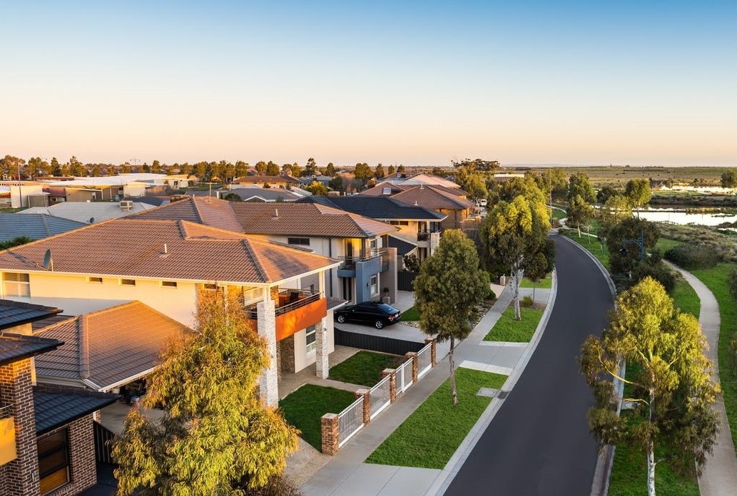 Manor Lakes Estate - Manor Lak Streetscape