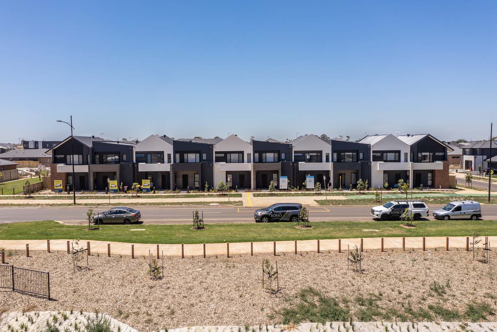 Monument Estate - Bonnie Brook Streetscape