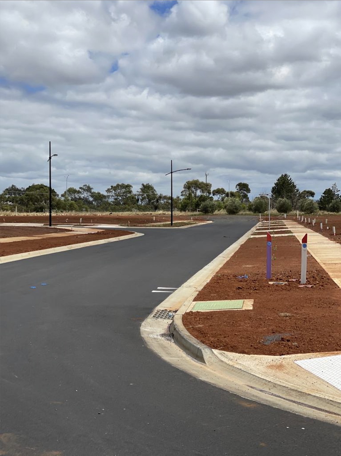 Mount Aliza Estate - Thornhill Park Streetscape
