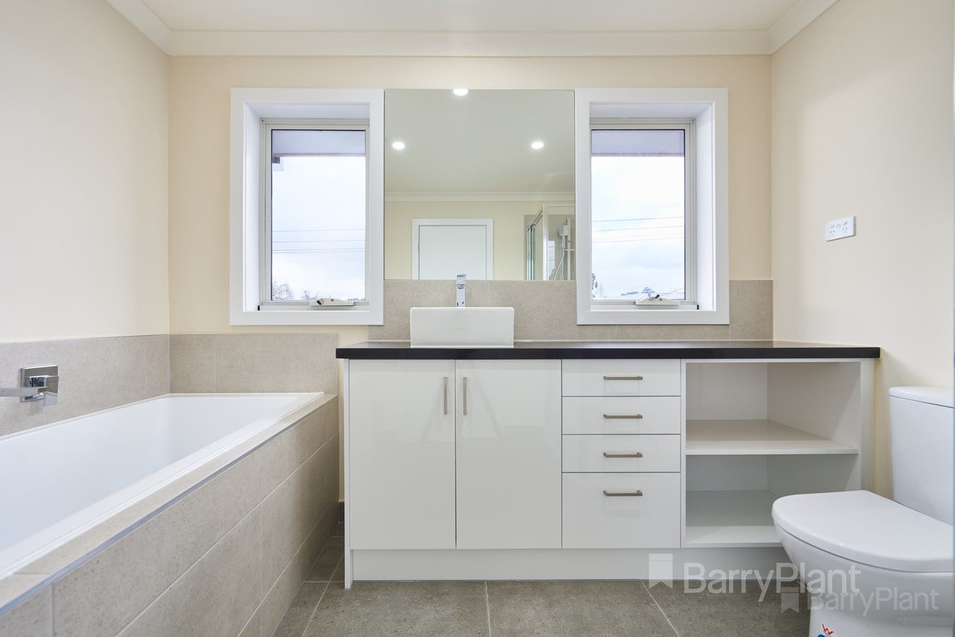 Park Grove Estate - Noble Park Bathroom
