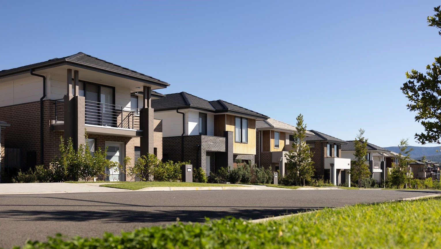 Ravenswood Estate - Tullimbar Streetscape