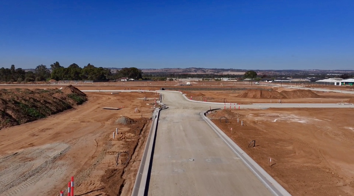 Roberts Farm Estate - Munno Para Downs Streetscape