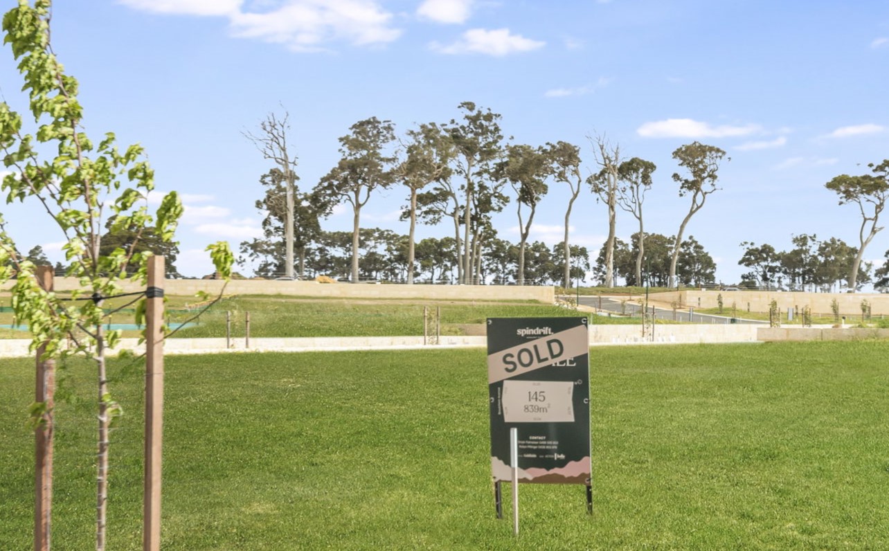Spindrift Estate - Margaret Riv Streetscape