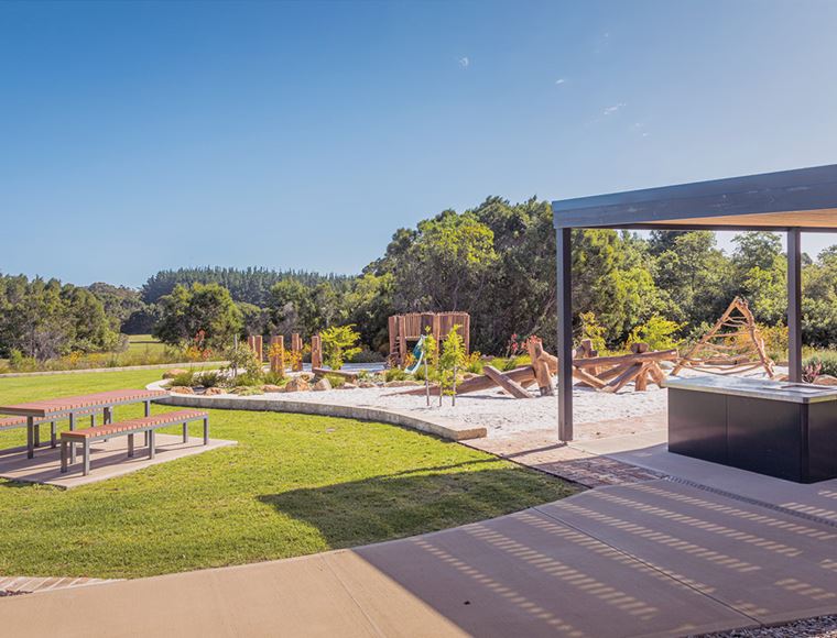 Springdale Beach Estate - Hay Park