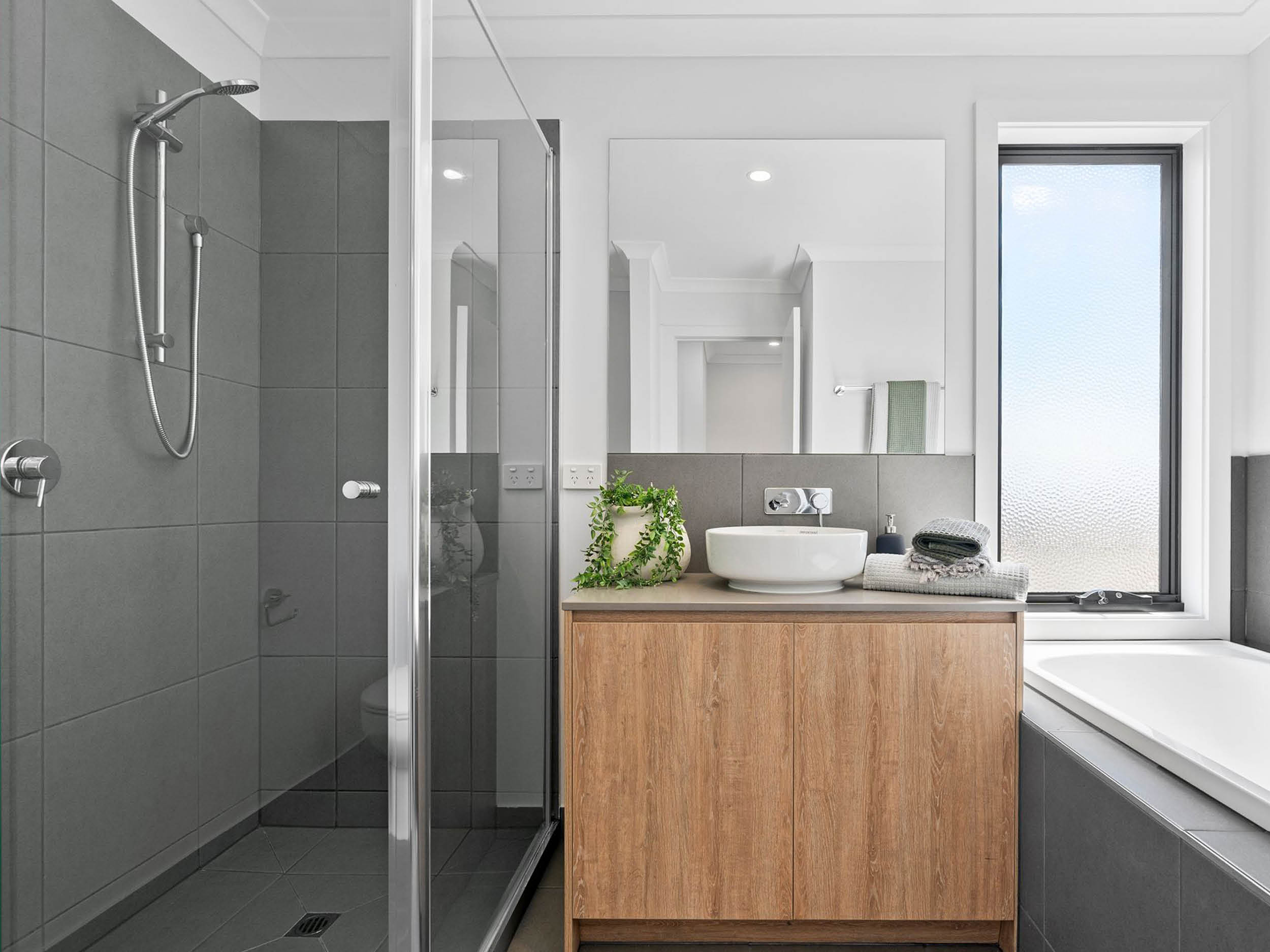 The Avenue Estate - Maddingley Bathroom