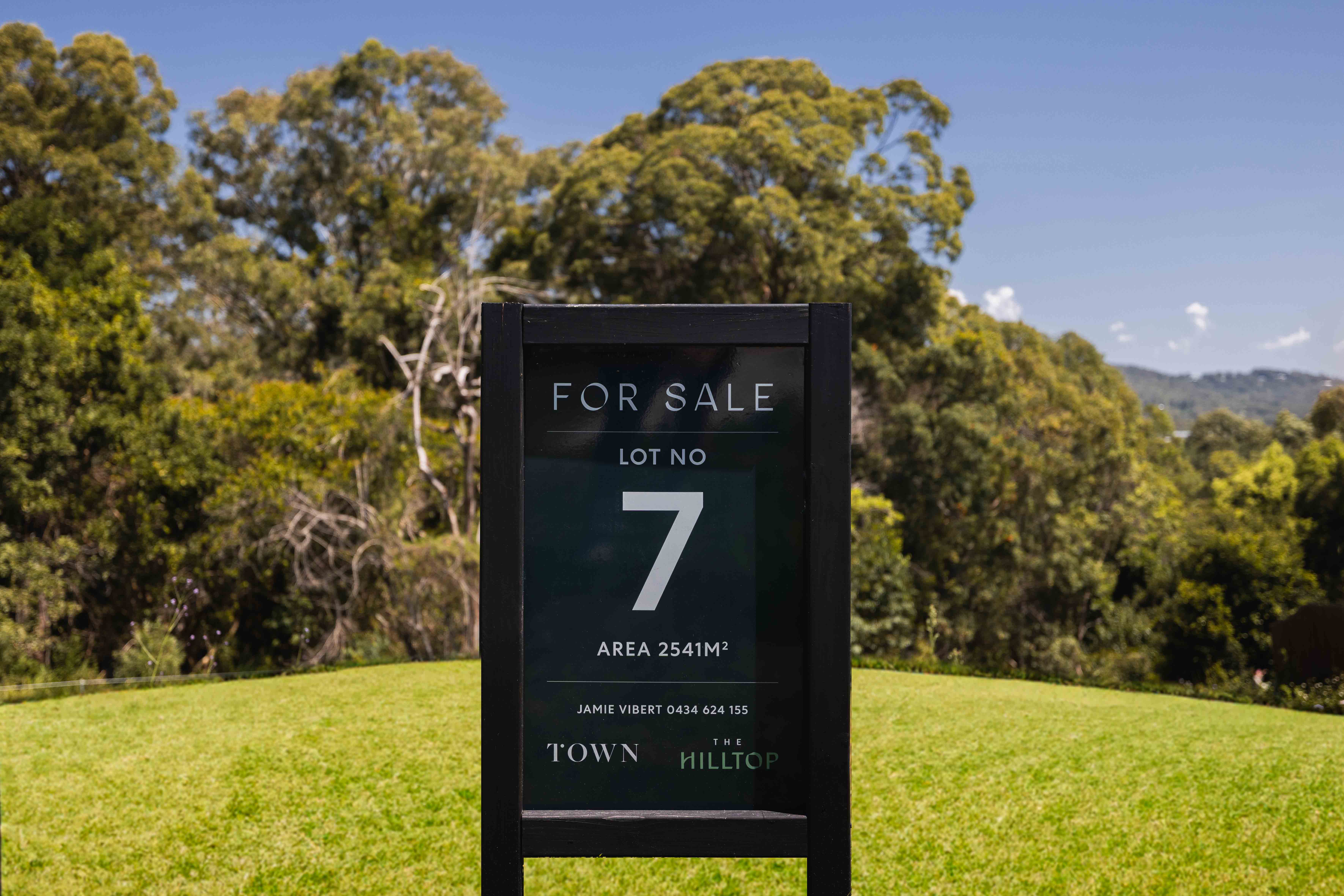 The Hilltop Estate Sunshine Coast - Kuluin Streetscape
