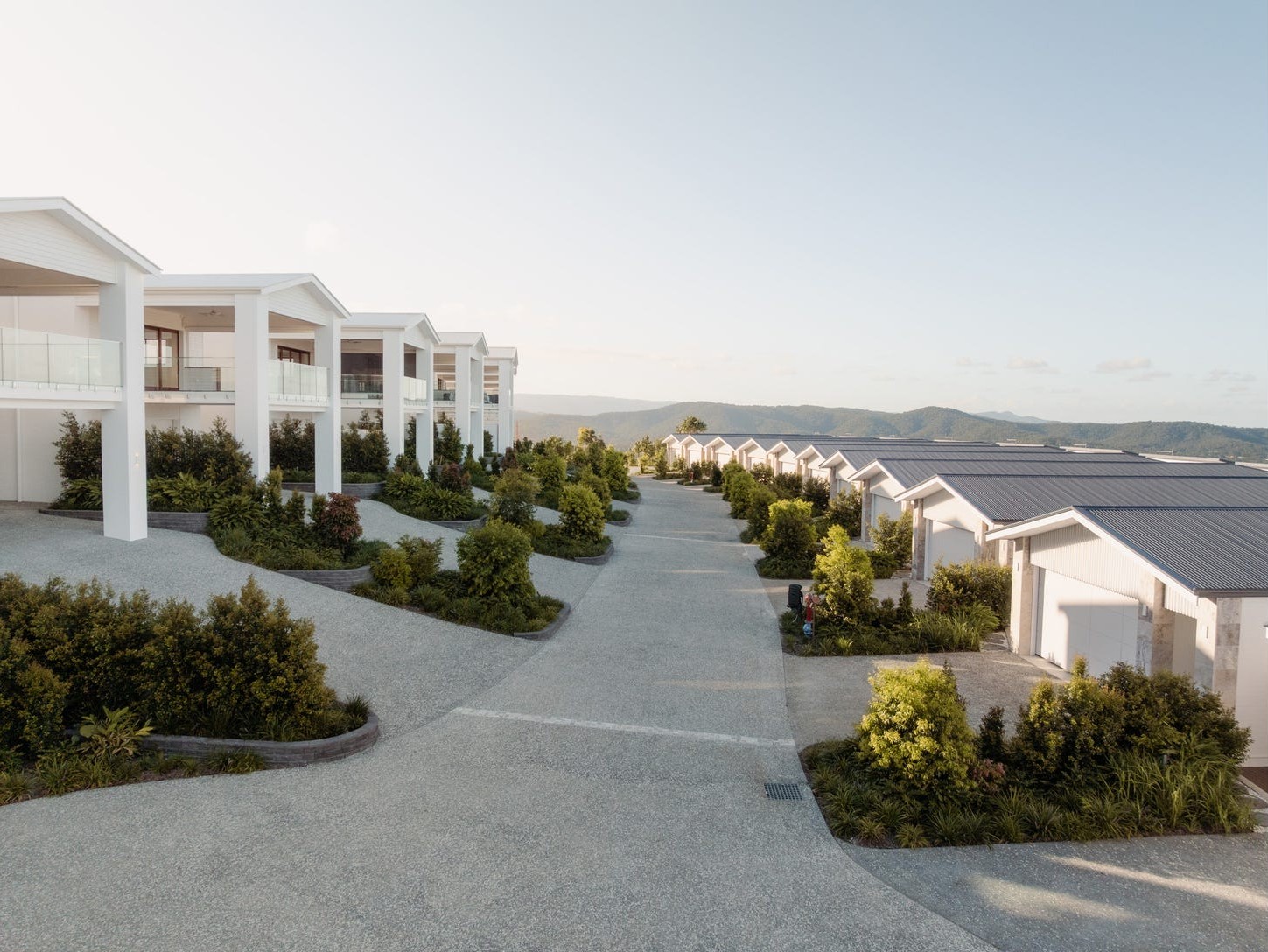 The Summit Estate - Highland Park Streetscape