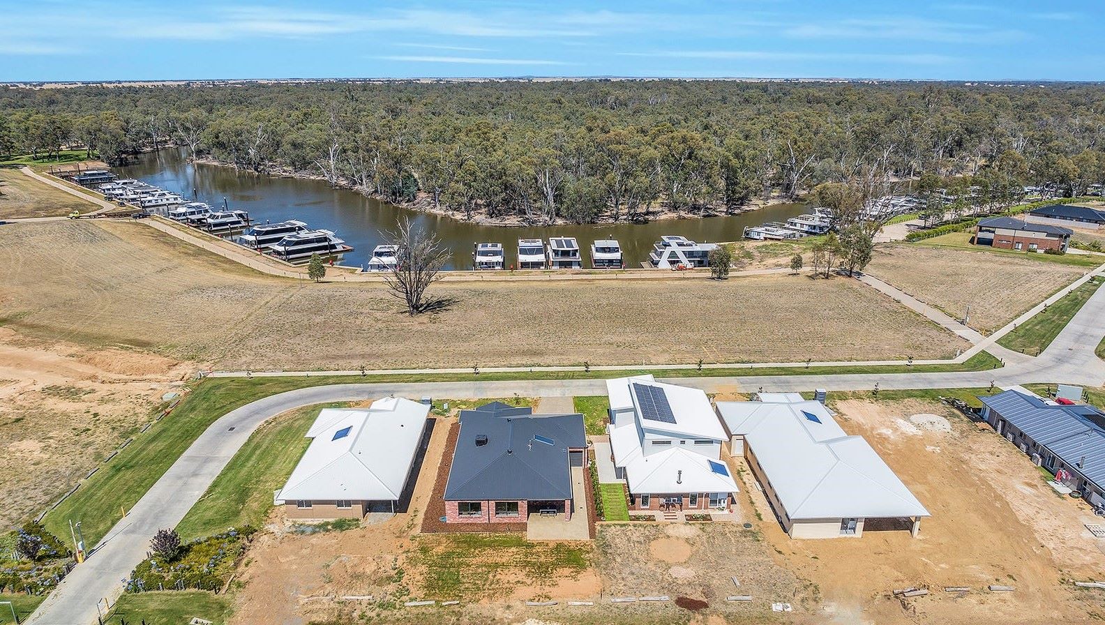 Waterfront Estate - Moama Amenities