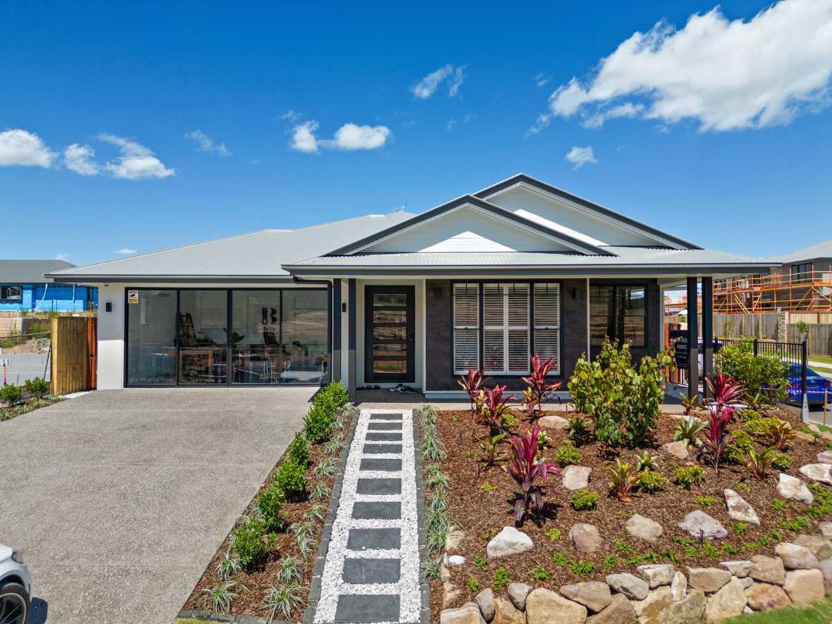 Whiterock Estate - White Rock Façade