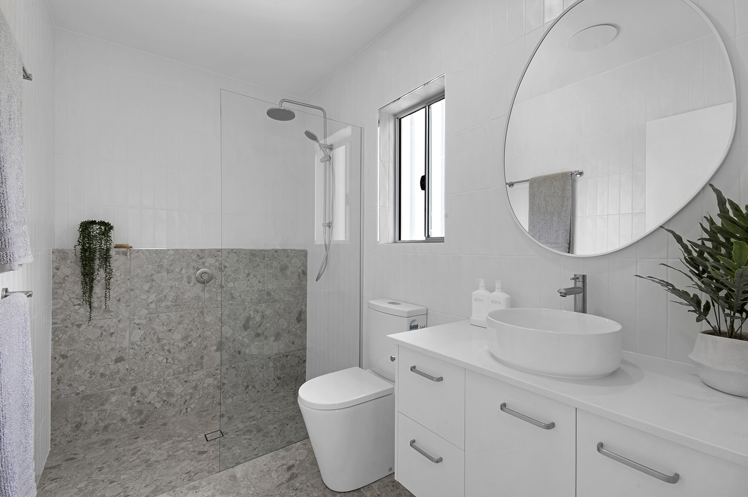 Caribbean by Vantage Building Group Bathroom