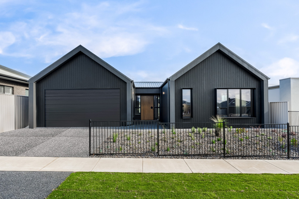 Oakford by G-J- Gardner Homes Façade