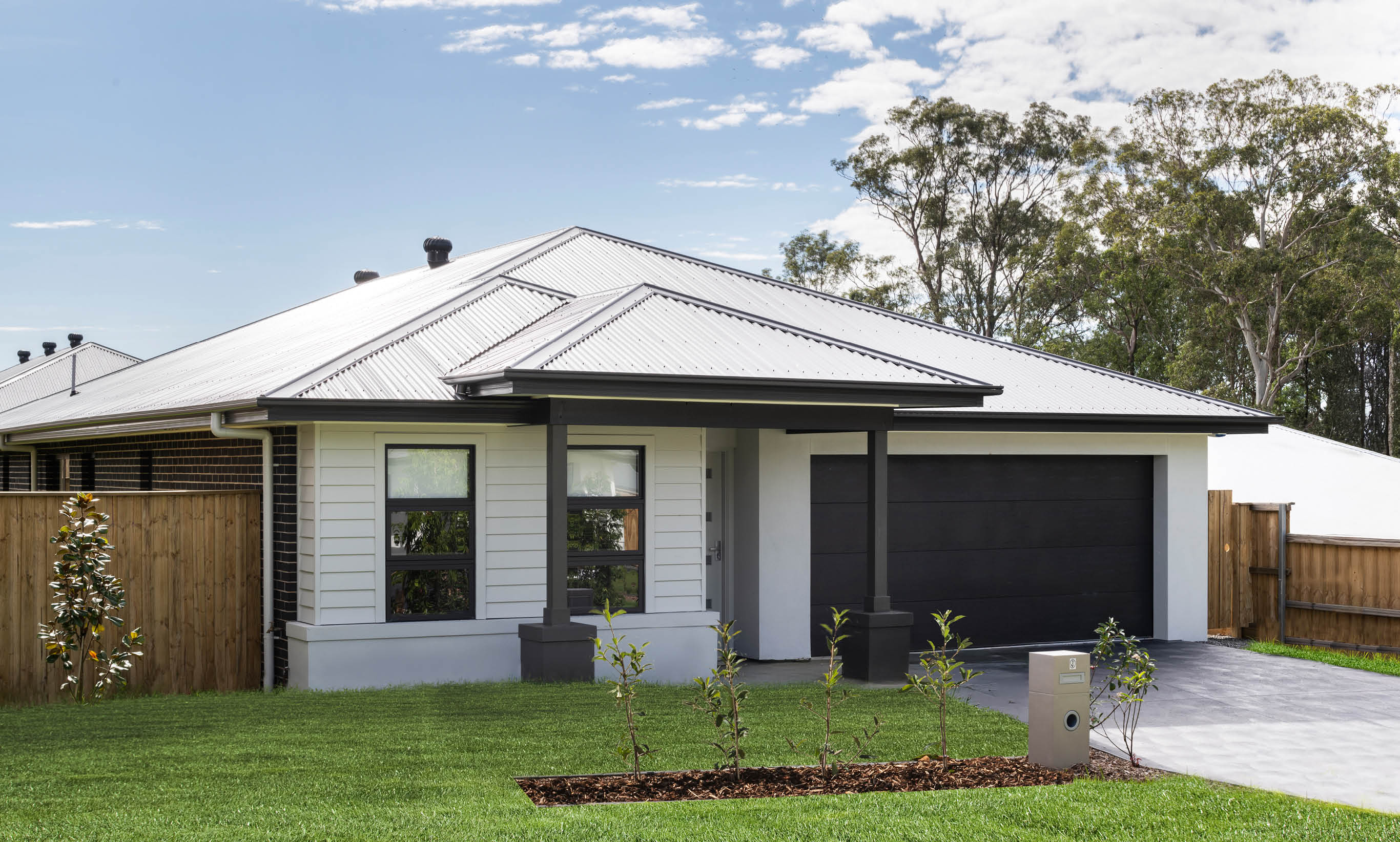 Complete by McDonald Jones Homes at Waterford Estate - Chisholm - Lot 3953 Façade