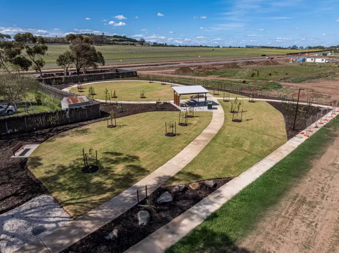 Davis Vineyard Estate - Diggers Rest - Lot 348