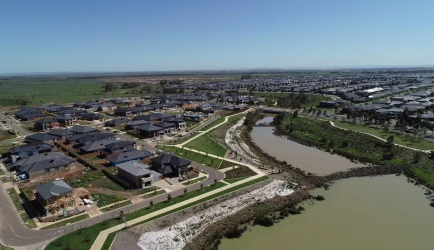Manor Lakes Estate - Manor Lakes 