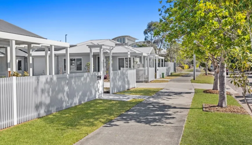 Shoreline Villas Estate - Tea Gardens Streetscape