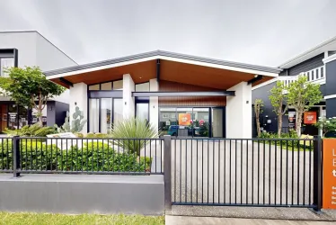 Ellwood 24 |  @ HomeWorld Box Hill - Box Hill