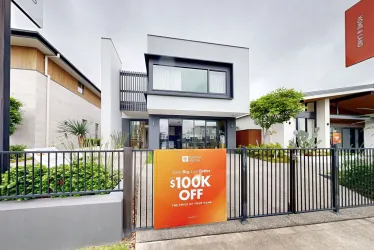 Leona 33 |  @ HomeWorld Box Hill - Box Hill